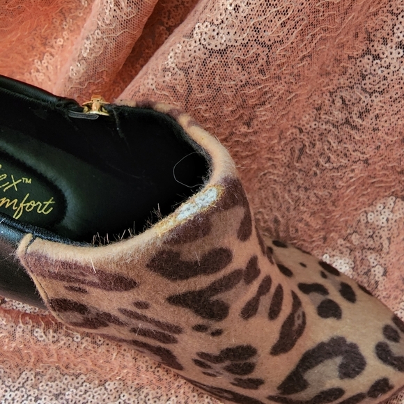 Dexflex Comfort Leopard Print Booties - Size 7.5 Womens, Faux Calf Hair - Picture 3 of 6